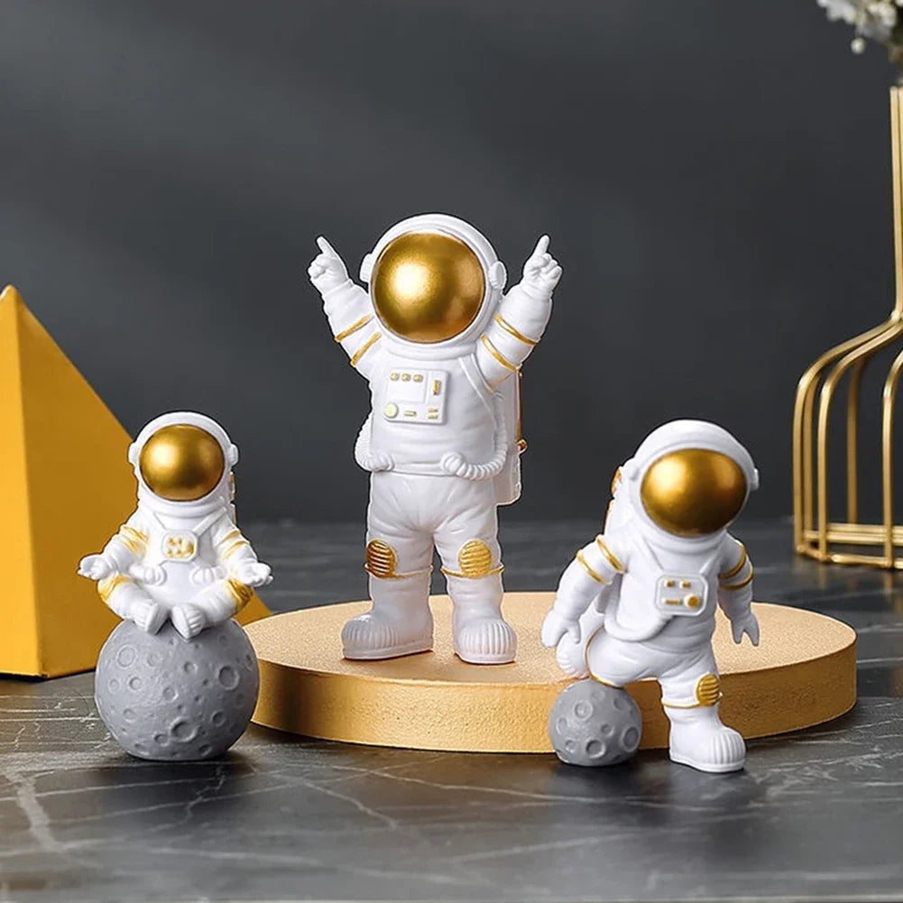 4 pcs Astronaut Figure Statue